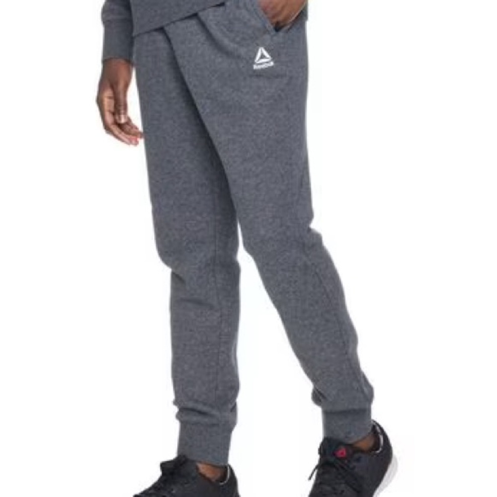 3/10$ 🌷 Reebok Gray Jogger Sweatpants